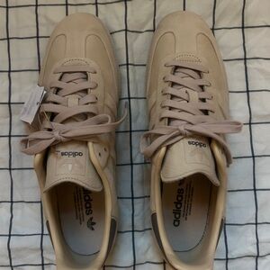 NWT Men’s Adidas Sambas Sneakers Beige